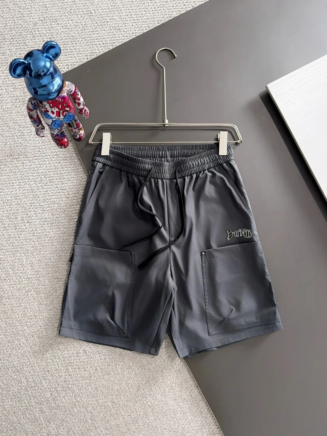 Next day shipment P160 Premium Burberry 2026 Spring/Summer New Arrival elastic band casual shorts, counter-customized fabrics Breathable, high comfort, impeccable details, brand element design concept, reflecting high quality. It feels delicate and soft! It presents a casual cut and the upper body shape is great! Sizes:S-3XL